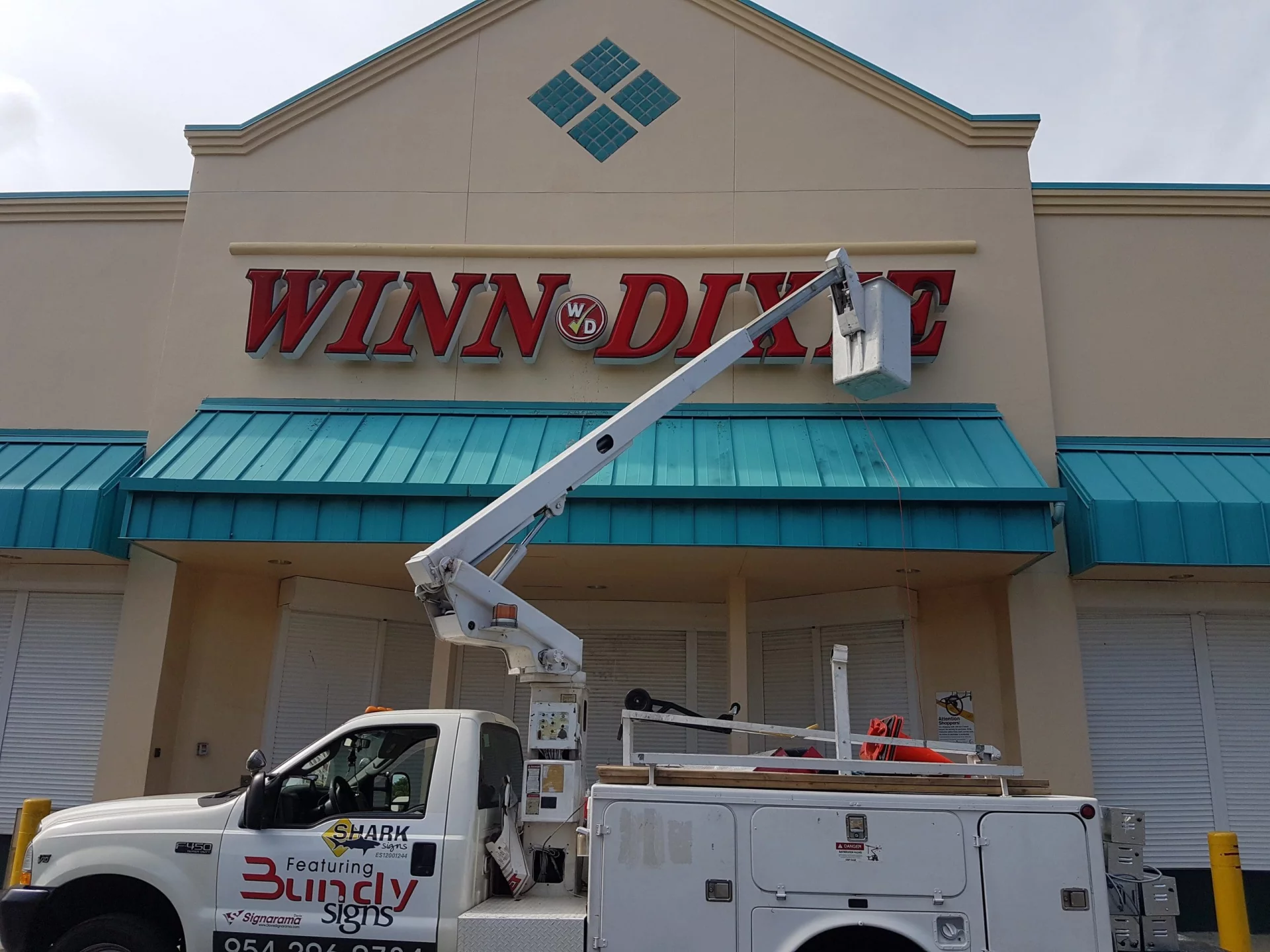 Carreers at Bundy Signs